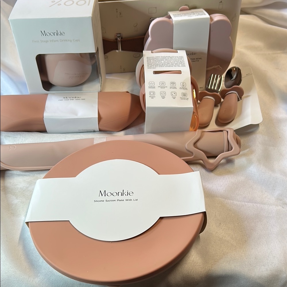 Moonkie Silicone Baby Feeding Set in Pink. NWT